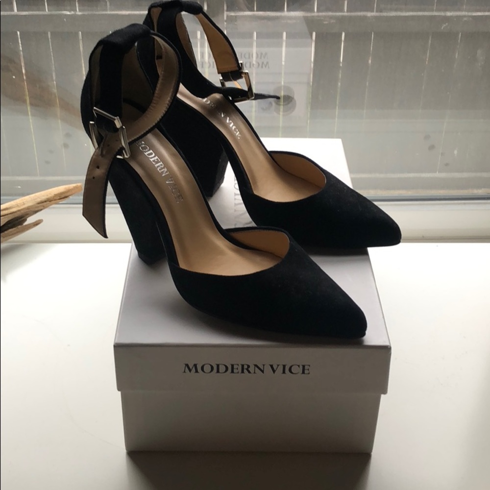 Modern Vice Sara black suede heel